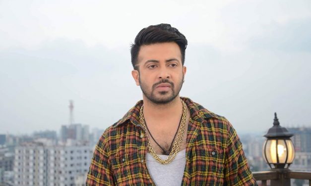 শাকিব খান এবার কবি