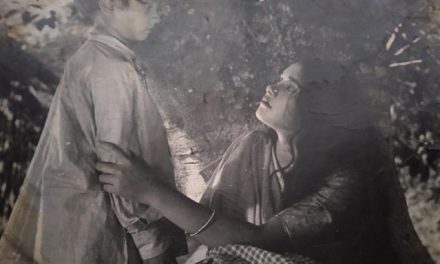 বাংলা-উর্দু দুই সংস্করণে নির্মিত প্রথম সিনেমা কোনটি?