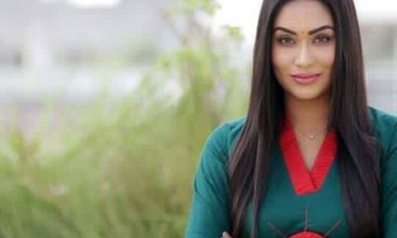 ‘কানামাছি’ থেকে বাদ পড়েননি মম!