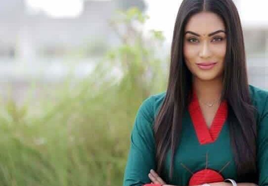 ‘কানামাছি’ থেকে বাদ পড়েননি মম!