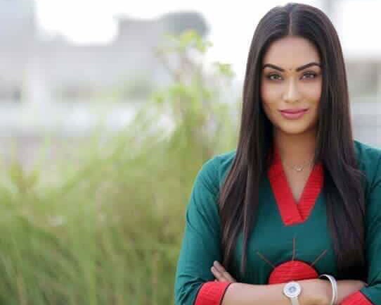 ‘কানামাছি’ থেকে বাদ পড়েননি মম!