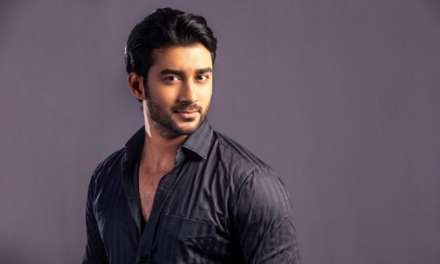 একসঙ্গে তিন সিনেমায় চুক্তিবদ্ধ রোশান