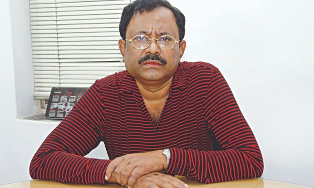 পরিচালনা জীবন নিয়ে ‘অভিনব’ সিনেমা কাজী হায়াতের