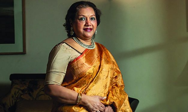 করোনা আক্রান্ত হয়ে হাসপাতালে কবরী