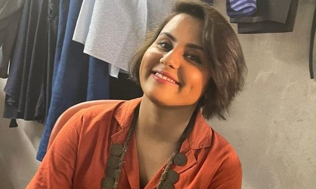 পায়ের ছাপের জন্য অস্ট্রেলিয়ার রাখি এখন ঢাকায়