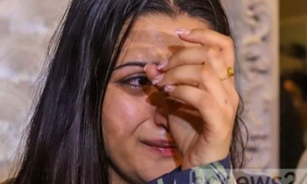 ঘুমিয়ে আছে শিল্পী সমিতি ও তারকারা : পরীর পাশে আছেন যারা