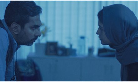 দর্শককে একই সময়ে দুটি দিক দেখতে বাধ্য করে ‘রেহানা মরিয়ম নূর’