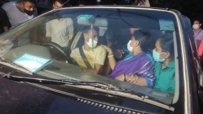 নির্মাতা চয়নিকা চৌধুরী ‘আটক’