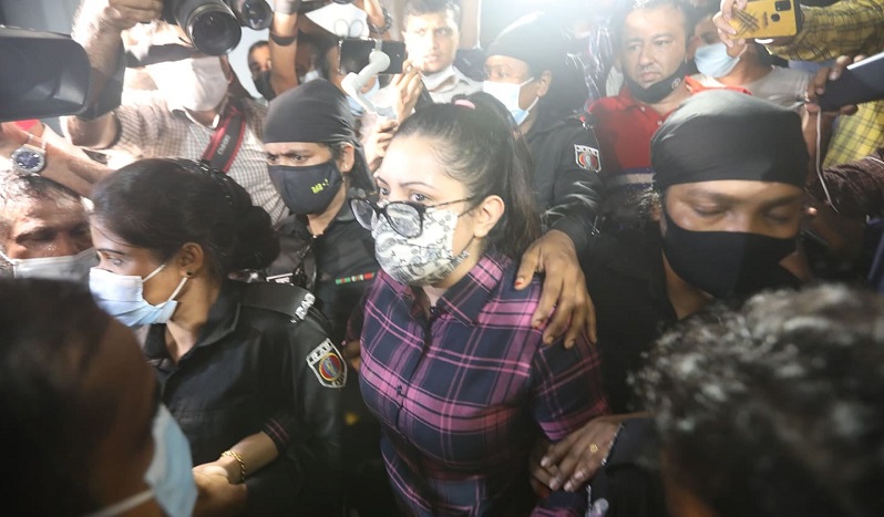 পরী মনি আটক, ‘মদ-মাদক’ উদ্ধারের দাবি