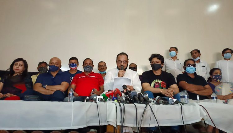 একা ও পরী মনির সদস্যপদ স্থগিত করেছে শিল্পী সমিতি