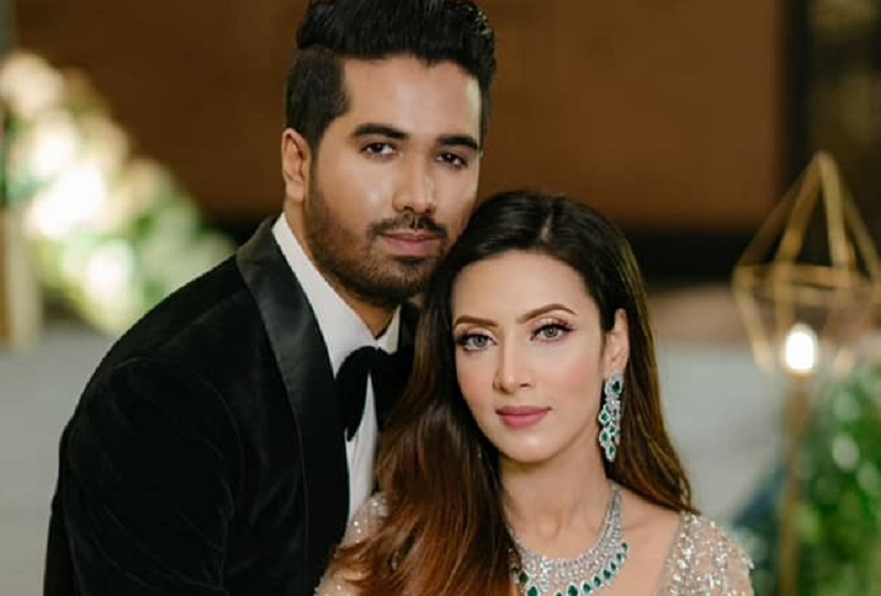 অবশেষে মিম ‘এনগেজড’, প্রেমিককে প্রকাশ্যে আনলেন জন্মদিনে