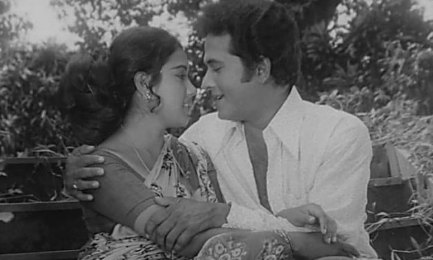 রাজ্জাক-কবরীর উপস্থিতিতে উজ্জ্বল ‘নীল আকাশের নীচে’