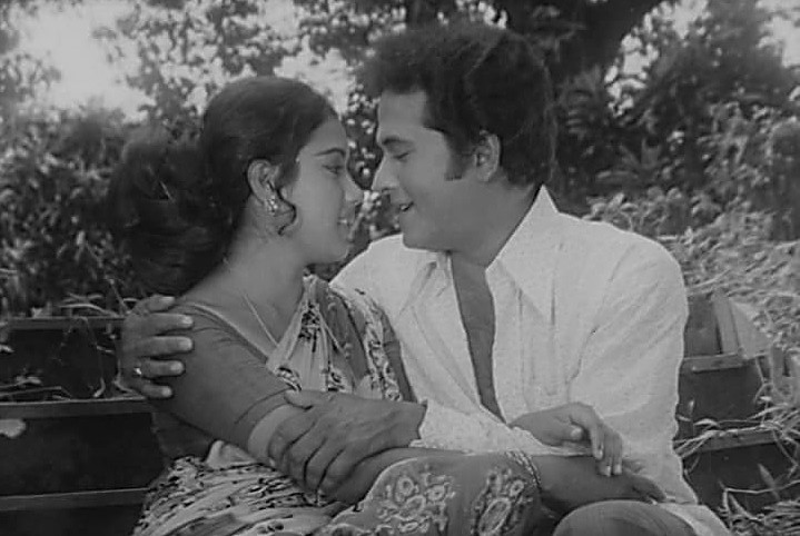 রাজ্জাক-কবরীর উপস্থিতিতে উজ্জ্বল ‘নীল আকাশের নীচে’