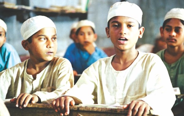 taraque_masud_the_clay_bird_matir_moyna_bmdb_image