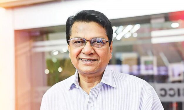 ৫০ বছর আগে এই দিনে প্রথমবার ক্যামেরার সামনে দাঁড়ান আলমগীর