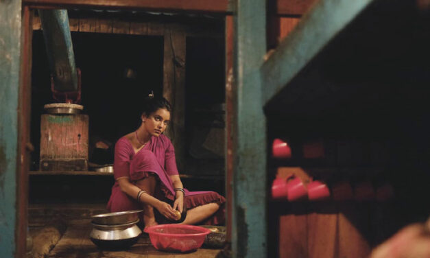 হাওয়া: সমুদ্র বাক্সে নয়জন মানুষ