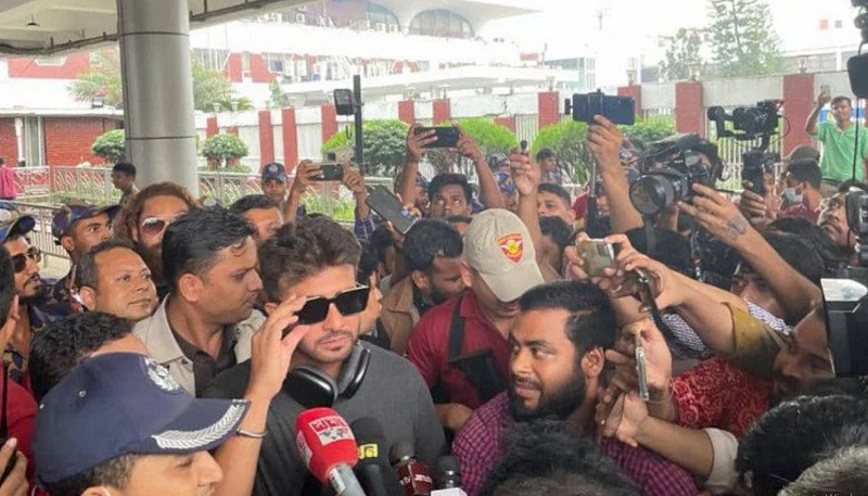 নয় মাস পর ঢাকায় শাকিব খান