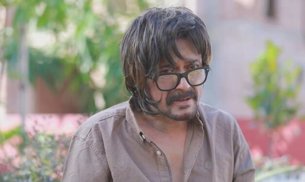 শৈশবের লজ্জা-ভয় কাটিয়ে এখন দেশের অন্যতম অভিনেতা ফারুক আহমেদ