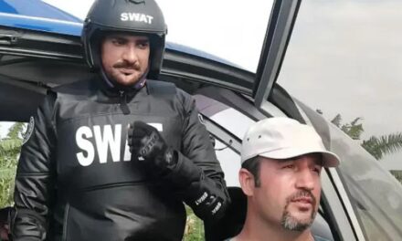 প্লাস্টিকের পিস্তল ব্যবহার করে মিলিয়ন ডলারের প্রচারণা: ফের ক্ষোভ ‘দিন দ্য ডে’ পরিচালকের