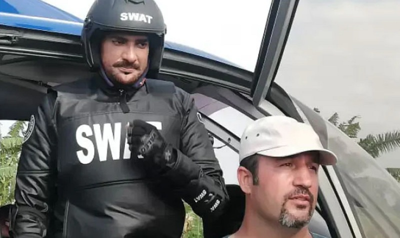 প্লাস্টিকের পিস্তল ব্যবহার করে মিলিয়ন ডলারের প্রচারণা: ফের ক্ষোভ ‘দিন দ্য ডে’ পরিচালকের