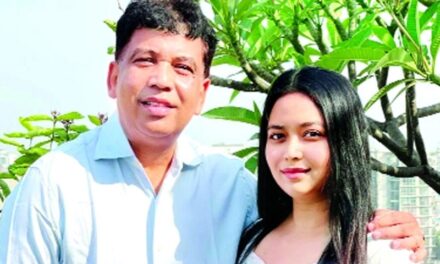 যাপিত জীবন: শুটিং চলছে বাবা-মেয়ের প্রথম ছবির