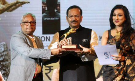 কলকাতায় যৌথভাবে সেরা ‘কুড়া পক্ষীর শূন্যে উড়া’