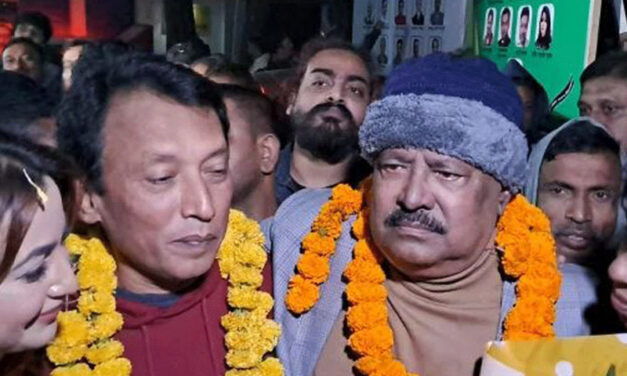 পরিচালক সমিতির সভাপতি কাজী হায়াৎ ও মহাসচিব শাহীন সুমন