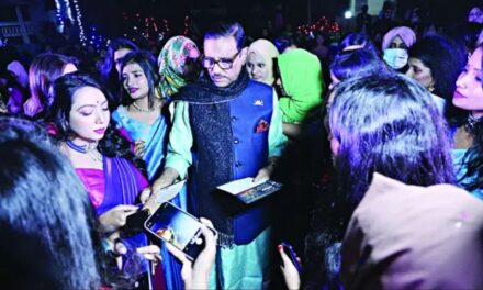 ‌‘পাঠান’ আমদানির পক্ষে কাদের, বিলি করলেন ‘বীরকন্যা প্রীতিলতা’র পাস