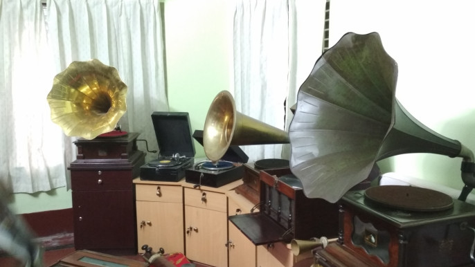পুরোনো গ্রামোফোন