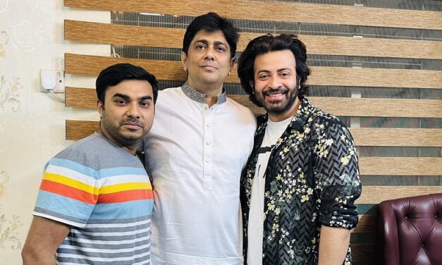 পরিচালককে ২৬ লাখ টাকার গাড়ি উপহার দিলেন ‘প্রিয়তমা’র প্রযোজক