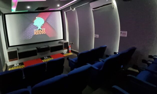 ঈদের সিনেমা চালানোর জন্য হল মালিককে টাকা দেয়ার প্রস্তাব!