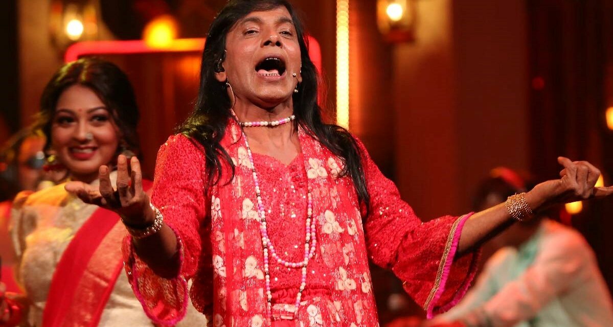 ‘হাত ছাইড়া দেও সোনার দেওরা রে’ অশ্লীল গান নয়