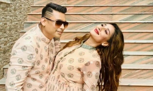 ‘হাত ধরা’ নিয়ে আপত্তি, শুটিং শেষ না করেই কলকাতায় সায়ন্তিকা