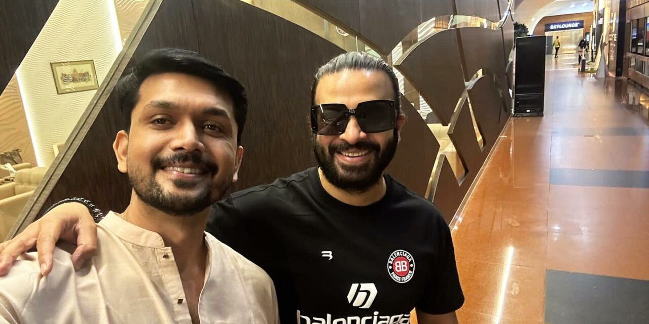 একই ফ্লাইটে মুম্বাইয়ে শাকিব-শুভ