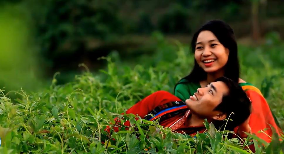 চাকমা গীতের আলোকে