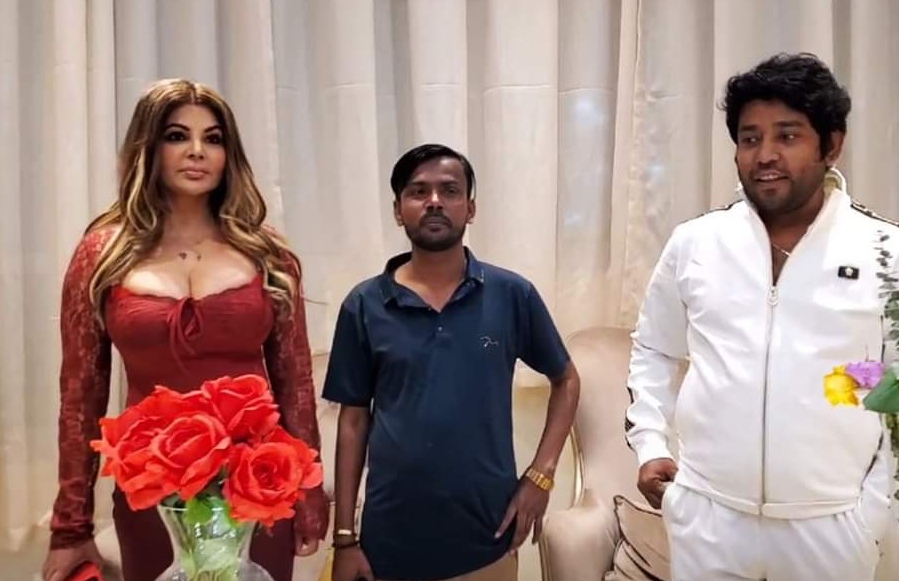 ‘হত্যা মামলার পলাতক আসামি’র টাকায় হিরো আলমের ছবি, নায়িকা রাখি সাওয়ান্ত?