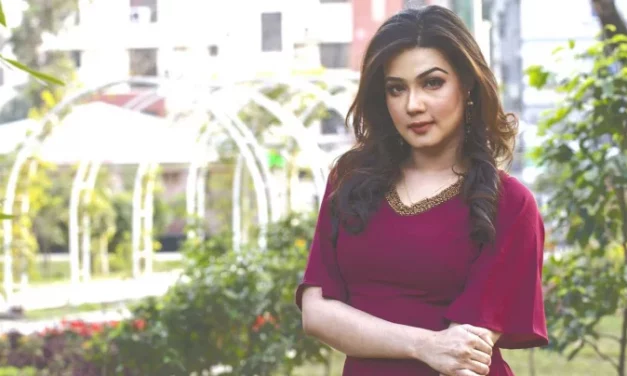 ‘ছোটখাটো নায়িকা’ নন মাহিয়া মাহি, ফেরত দিলেন ৯ লাখ টাকা