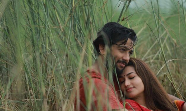 জীবনের কাছাকাছি ‘কাছের মানুষ দূরে থুইয়া’