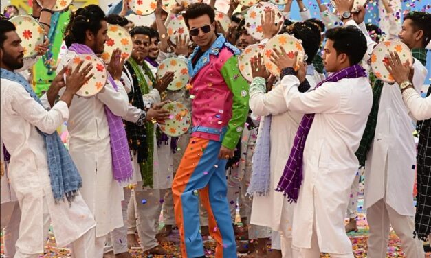 টাইটেল গানে রঙচঙা ‘রাজকুমার’