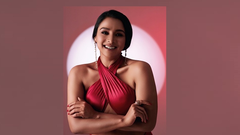 রুনা খানের ফটোশুট/ দীপিকা-ক্যাটরিনাদের অনুকরণের ফল যা দাঁড়ালো