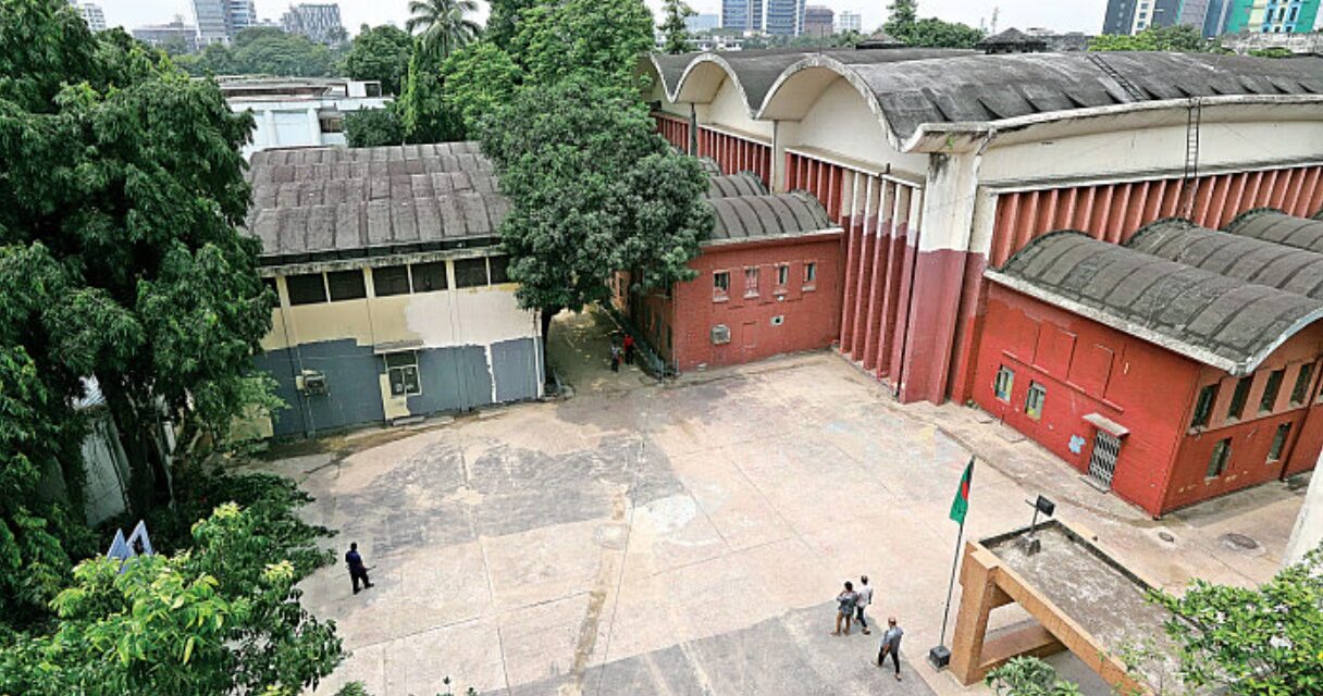 যে সব কারণে এফডিসির আয় কমে গেছে