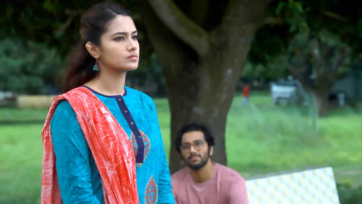 হৃদয় আর্দ্র করা ‘কাছের মানুষ দূরে থুইয়া’