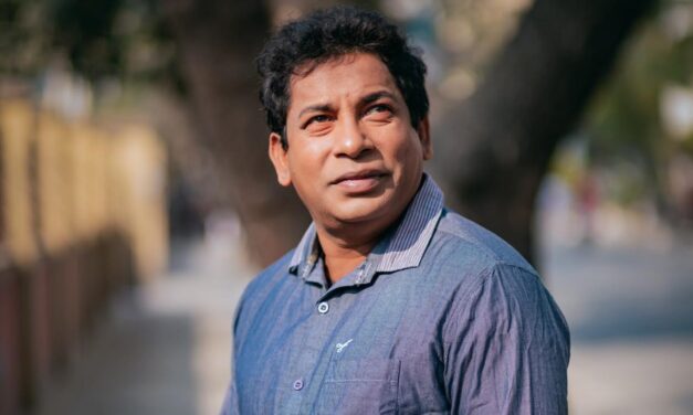 পরপর দুই নির্মাতার প্রথম সিনেমায় মোশাররফ করিম