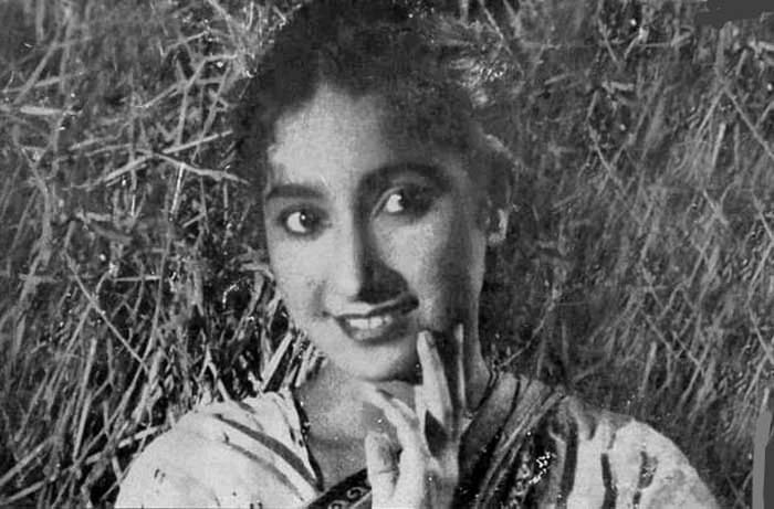 সুমিতা দেবীর স্মৃতিকথা/ জীবন নদীর তীরে