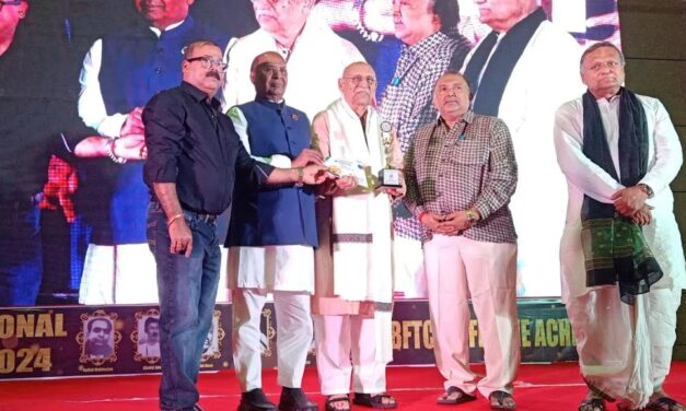 আবুল হায়াত/ কলকাতার সিরিয়াল দেখে বাংলাদেশে কাজের মেয়েরা আসকারা পেয়ে যাচ্ছে