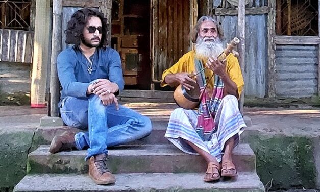 আত্মপরিচয়ের ‘আজব কারখানা’