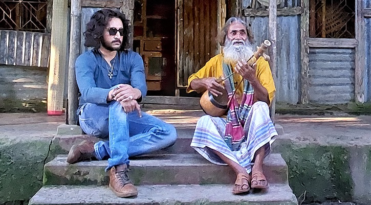 আত্মপরিচয়ের ‘আজব কারখানা’