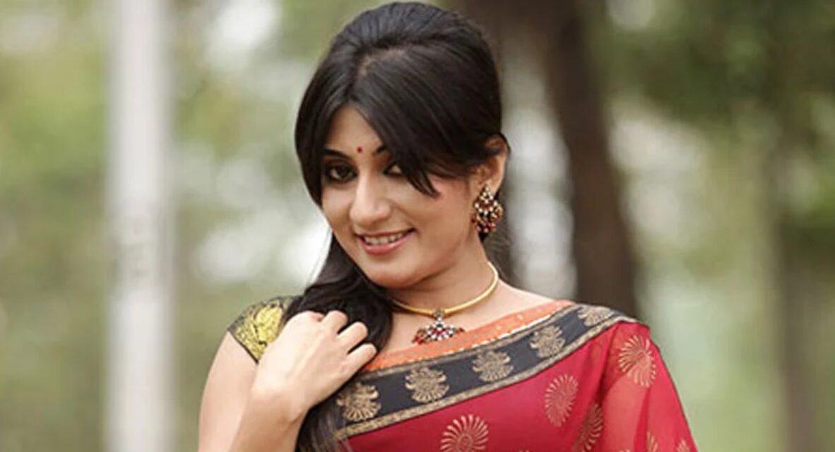 লাইফ সাপোর্ট থেকে ফেরা হলো না ‘দারুচিনি দ্বীপ’ অভিনেত্রী সীমানার