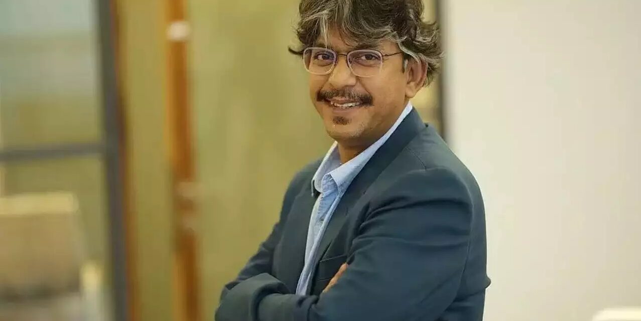 ‘পেশাগত কারণ ছাড়া কোনো কিছুর সঙ্গে সম্পৃক্ততা নেই’, তবুও রাজনৈতিক বিতর্ক!