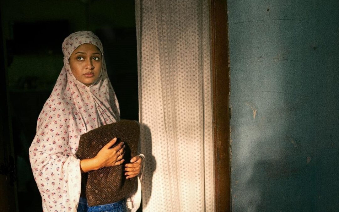 আচ্ছন্ন করে রাখে ‘মায়া’